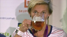 Špotáková si po příletu dala pivo, před odletem se cítila jako vagabund