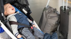 Pomsta za pozdní příchod: Rodina našla na kufru miminka vulgární vzkaz