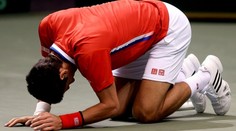 VIDEO: Djokovič se ošklivě zranil a pak se rozplakal na tiskovce
