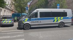 Policisté zasahovali proti ozbrojenému muži v Praze. Našli u něj několik zbraní
