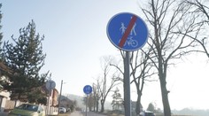 Řidičům v Blansku motají hlavu značky. Na krátkém úseku šestkrát mění rychlost