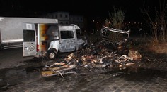 Muž zapálil karavan se třemi lidmi uvnitř. Hrozí mu 12 let vězení