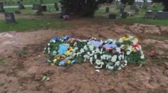 VIDEO: Katastrofa na pohřbu: lidé se propadli do hrobu i s rakví