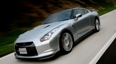 Nissan naučí nové majitele GT-R řídit