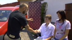 Postižený Filip dostal auto. Díky Nově