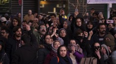 Policie v Íránu střílí do demonstrantů. Kanada chce spravedlnost za "omyl"
