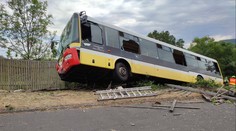 V Litvínově havaroval autobus, na místě je několik zraněných