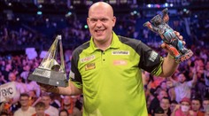 Získá van Gerwen rekordní titul? Finále Premier League sledujte na Nova Sport