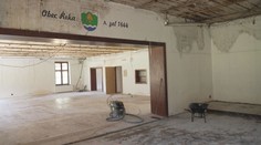 Deště v obci poškodily úřad. Úředníci se přestěhovali do hospody