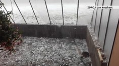 Bouřky a krupobití udeřily na jihu Čech. Rozbily auta, zabily čápy