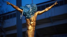 Zlatanova socha v plamenech! Fanoušci Malmö cítí křivdu