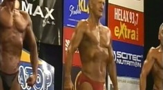 To je silák! Na každé ruce by unesl jednoho Václava Havla