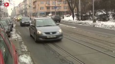 Poškozené auto kvůli výmolu? Opravu vám zaplatí stát