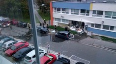 Bratislavskou poliklinikou otřásl výbuch! Poškodil budovu i auta