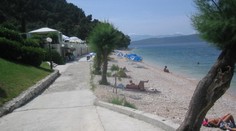 Lehátka na Makarské zejí prázdnotou. K moři už se nedá jezdit, říkají Chorvaté