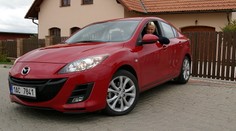 TEST Mazdy 3 sedan: s větrem o závod