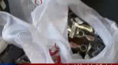 VIDEO: Celníci vtrhli kvůli padělkům do obchodu Bankrot