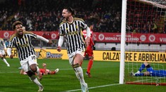 Monze nepomohl ani zákrok sezony. Juventus dočasně vede Serii A