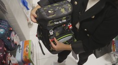 Školní taška váží i 15 kilo. Podle odborníka musí dobře sedět na zádech