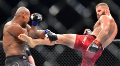 Blachowicz vyhrál se zničeným nártem, Souzu porazil na body