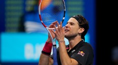 Djokoviče po dramatu vyřadil Thiem. Přes Nadala postoupil Medveděv
