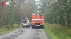 Osudové brždění! Motorkář spadl přímo po jedoucí auto a zemřel