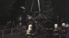 Řidič nezvládl své BMW a skončil v rybníku
