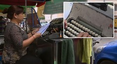 Kancelář na ulici a psací stroj místo počítače! To je realita Barmy