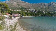 Další znečištění výkaly! V Chorvatsku zaplavily splašky další pláž