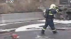 Dálnici D1 blokoval hořící kamion, unikly desítky litrů nafty