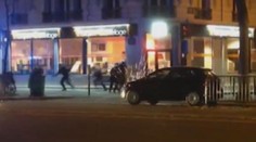 Policie pod palbou neměla šanci! Děsivá přestřelka u divadla smrti