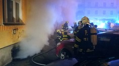 Hasiči likvidovali požár ve sklepě obytného domu, evakuovali 10 lidí