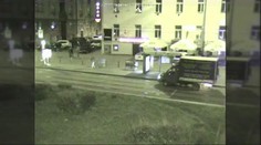 VIDEO: Opilá zákaznice ukradla v Praze taxík a zničila ho