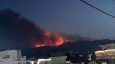 Požár na dalším řeckém ostrově. Hořet začalo i na Korfu