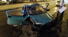Řidiče prošpikovalo zábradlí. Vystříhali ho z auta s trubkou v těle