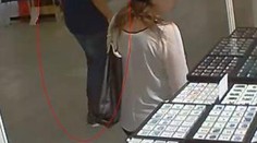 Velká diamantová krádež: Brunetka nebyla sama, pomáhal ji TENTO MUŽ!