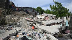 Zemětřesení na Haiti zabilo rodinu, zřítil se na ni dům