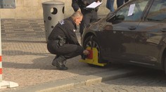 Špatné parkování v Praze vyjde draho. Nově zaplatíte i za pronájem botičky
