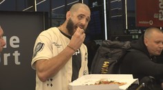 Procházka se po příletu vrhnul na pizzu. Prozradil, jak slavil výhru v Las Vegas