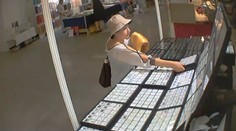 CELÉ VIDEO! Podívejte se, jak se kradou v Praze diamanty! Tato žena uniká!