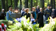 Političtí vězni uctili v pražských Ďáblicích památku svých padlých přátel