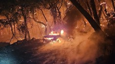 Celé chorvatské pobřeží hoří. Všude je dým, pobřeží zahalil kouřový smog
