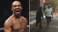 Hrdinský čin: Šampion UFC Jones se postavil partičce zahalených vandalů
