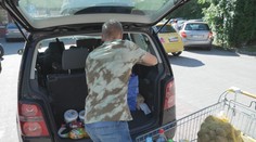 Levný benzín i potraviny. Státní svátek oslavili Češi nákupní horečkou v Polsku