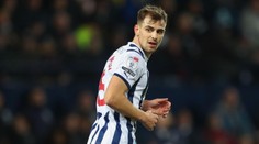 Divočina v Anglii. Vztekloun z West Bromwiche dal soupeři pěstí
