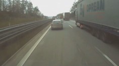 VIDEO: Manévry v odstavném pruhu. Řidič předjížděl na D1 jako zběsilý!