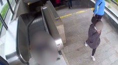 Okradený důchodce se vážně zranil na eskalátorech. Lidé mu nepomohli! VIDEO