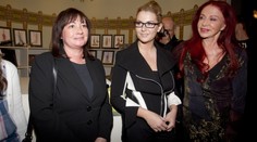 Paní prezidentová Ivana Zemanová se přestala schovávat. PODÍVEJTE
