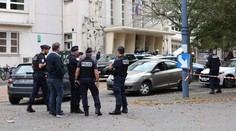 Ve francouzské škole řádil útočník. Čečenec měl ubodat učitele nožem