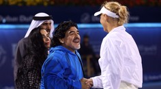 Maradona se natřásal vedle tenisové krásky Wozniacké. Co na to Rory?